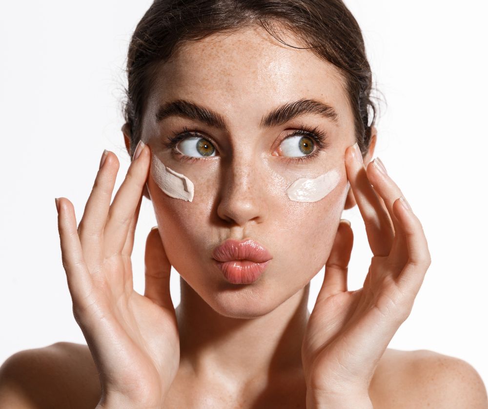 Doppia detersione e altri consigli per la routine di skincare 