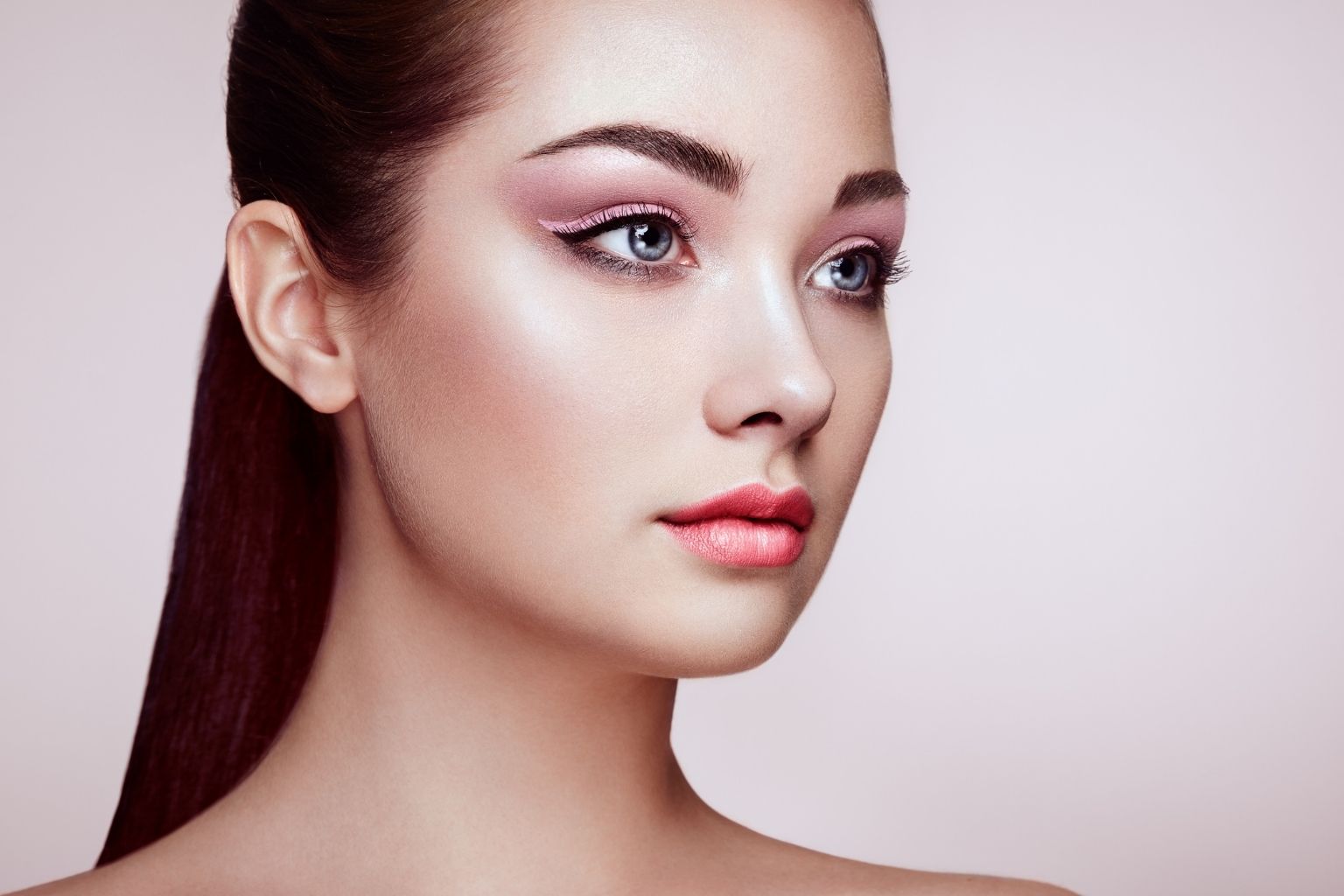 Illuminare il viso con i cosmetici? Ecco come